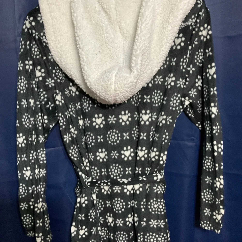 Hooded long sleeve robe with pockets XL.  W32 - Picture 5 of 5